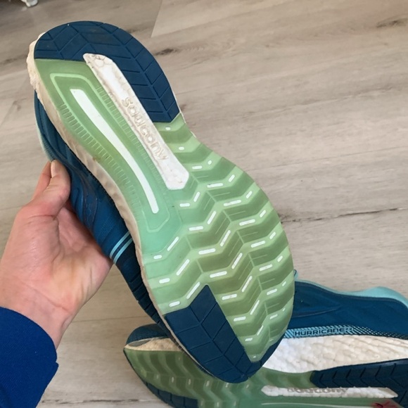 Women's Saucony Hurricane 22‎ Running Sneakers - Picture 3 of 10